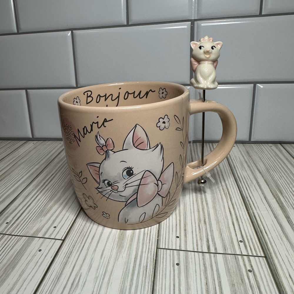 Brand new Disney Marie coffee/tea mug with Marie figurine stir stick